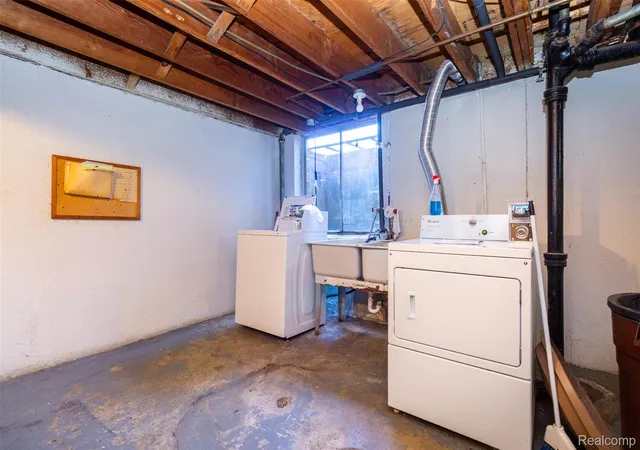 2nd image of 25341 Shiawassee Cir, Southfield, MI 48033