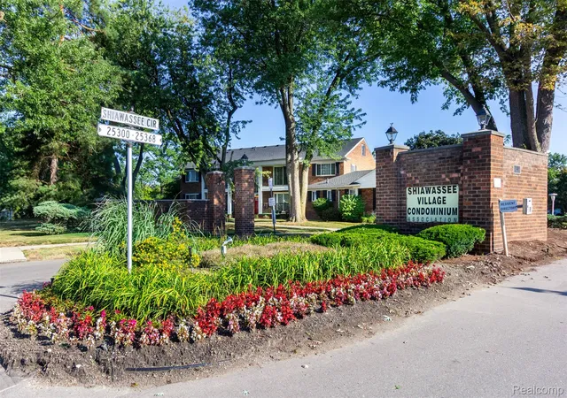 2nd image of 25341 Shiawassee Cir #101, Southfield, MI 48033 | MLS# 20261061144