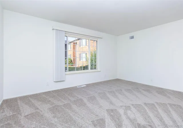 4th image of 25341 Shiawassee Cir #101, Southfield, MI 48033 | MLS# 20261061144