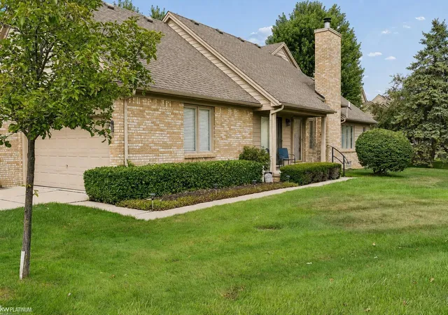 2nd image of 16725 Pearlcreek Ct, Macomb, MI 48042 | MLS# 58050217320
