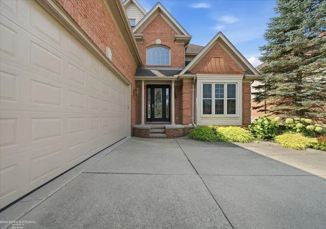 2nd image of 16080 Harvest Spring Ln, Macomb, MI 48042 | MLS# 58050217335