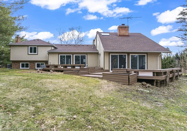 3rd image of 5910 Cedar Knoll Dr, Brighton, MI 48116 | MLS# 20261061180