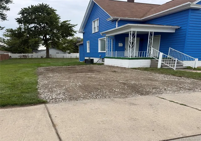 Photo 1 of Single family home for sale at 81 Fessenden St, Mount Clemens, MI 48043 | MLS# 20261061183 | Listing updated on 2026-08-31