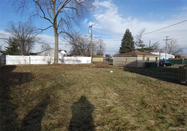 Photo 3 of Single family home for sale at 81 Fessenden St, Mount Clemens, MI 48043 | MLS# 20261061183 | Listing updated on 2026-08-31