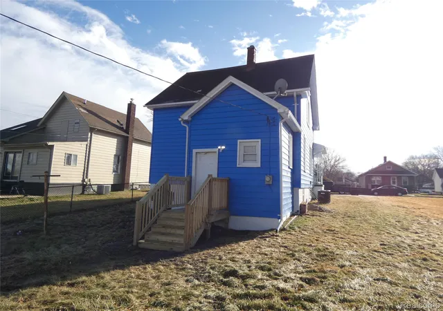 Photo 3 of Single family home for sale at 81 Fessenden St, Mount Clemens, MI 48043 | MLS# 20261061183 | Listing updated on 2026-09-30