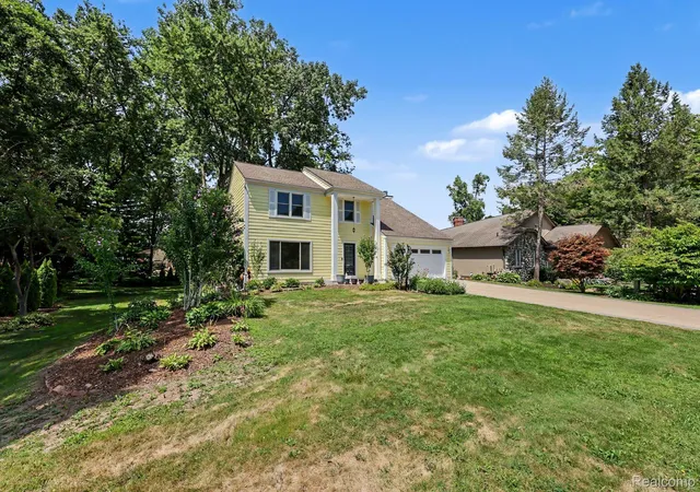 2nd image of 2557 Orbit Dr, Lake Orion, MI 48360 | MLS# 20261061187