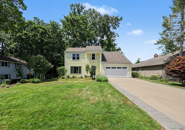 3rd image of 2557 Orbit Dr, Lake Orion, MI 48360 | MLS# 20261061187