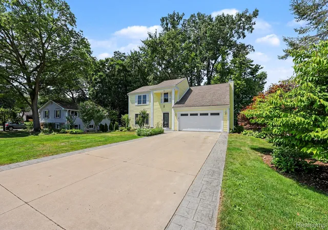 4th image of 2557 Orbit Dr, Lake Orion, MI 48360 | MLS# 20261061187