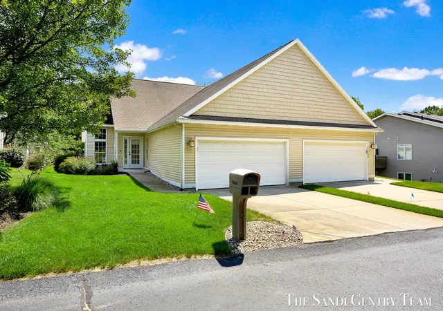 4th image of 17644 Dustin Dr #16, Spring Lake, MI 49456 | MLS# 71026040454