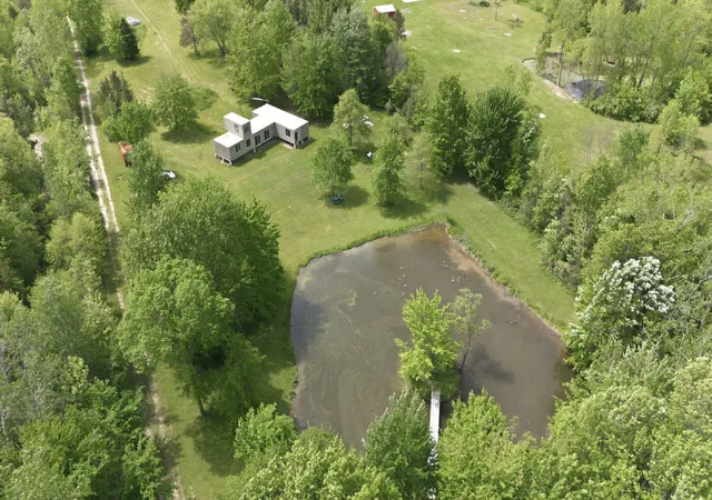 3rd image of 7767 Warren Woods Rd, Three Oaks, MI 49128 | MLS# 69026040448