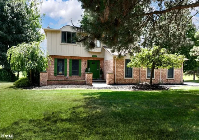 Photo 2 of Single family home for sale at 1155 Hickory Hl Dr, Rochester Hills, MI 48309 | MLS# 58050217343 | Listing updated on 2026-09-09