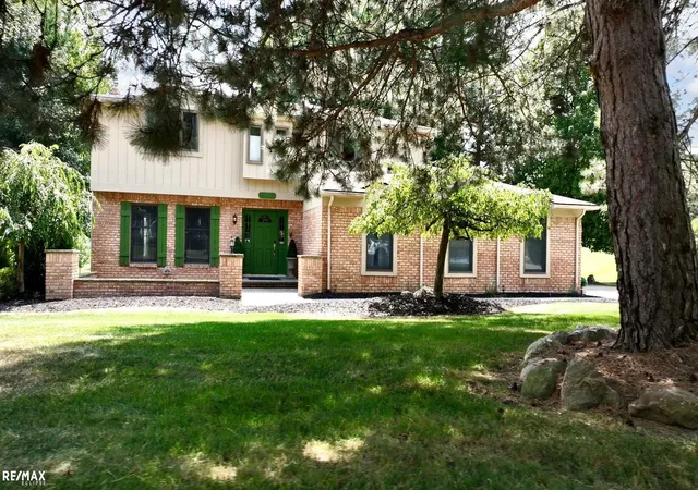 Photo 3 of Single family home for sale at 1155 Hickory Hl Dr, Rochester Hills, MI 48309 | MLS# 58050217343 | Listing updated on 2026-09-09