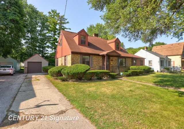 Photo 3 of Single family home for sale at 1525 Beech St, Saginaw, MI 48602 | MLS# 61050217344 | Listing updated on 2026-08-04