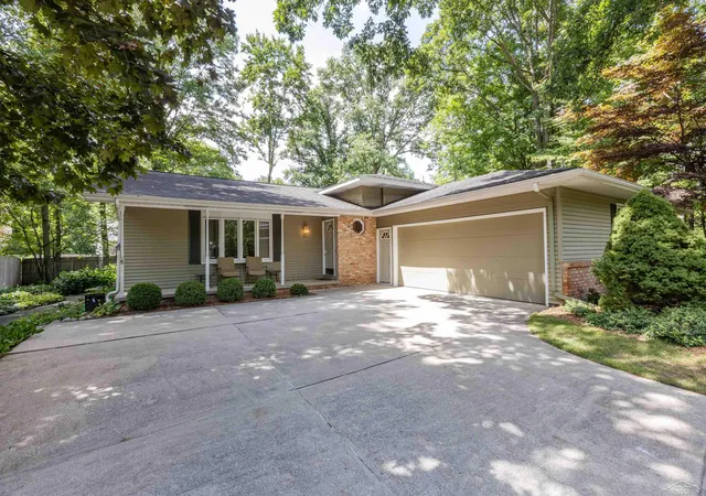 Photo 1 of Sale Pending at 5 Robin Ct, Midland, MI 48640 | MLS# 61050217345 | Listing updated on 2026-08-23