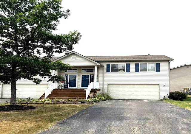Listing Photo 1 - Condo for sale in building located at 9360 Lake Park Dr, Grand Blanc, MI 48439
