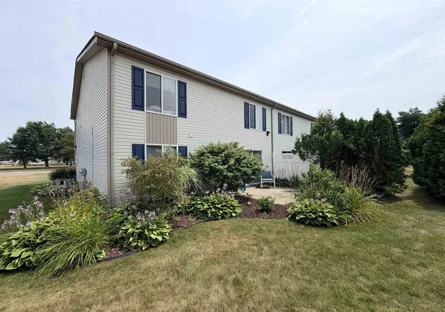1st image of 9360 Lake Park Dr, Grand Blanc, MI 48439 | MLS# 5050217346