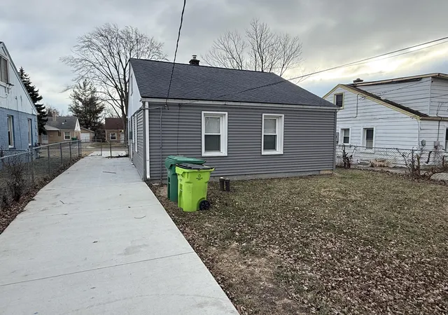 2nd image of 22765 Rosalind Ave, Eastpointe, MI 48021 | MLS# 81026040462