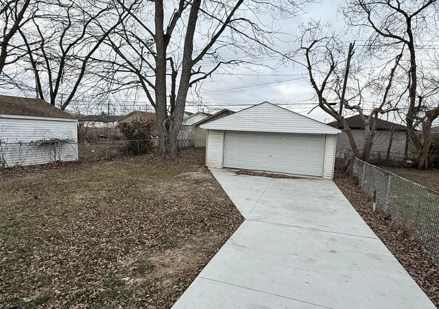 3rd image of 22765 Rosalind Ave, Eastpointe, MI 48021 | MLS# 81026040462