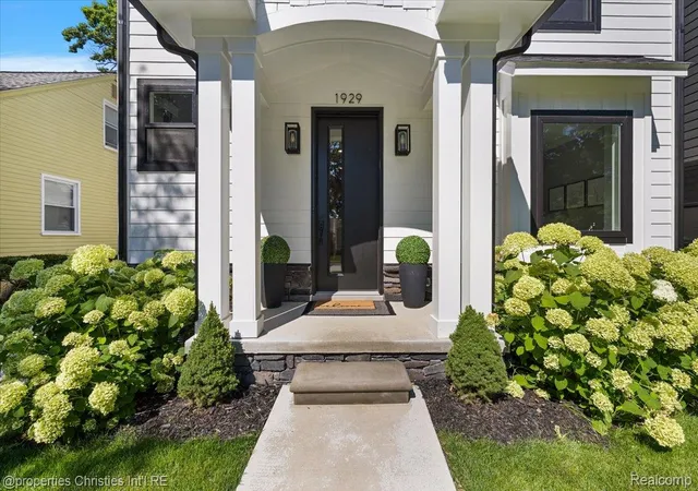 Photo 4 of Single family home for sale at 1929 Brookwood Ave, Royal Oak, MI 48073 | MLS# 20261061219 | Listing updated on 2026-09-13