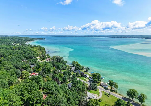 4th image of 12344 S West Torch Lake Dr, Rapid City, MI 49676 | MLS# 78080071911