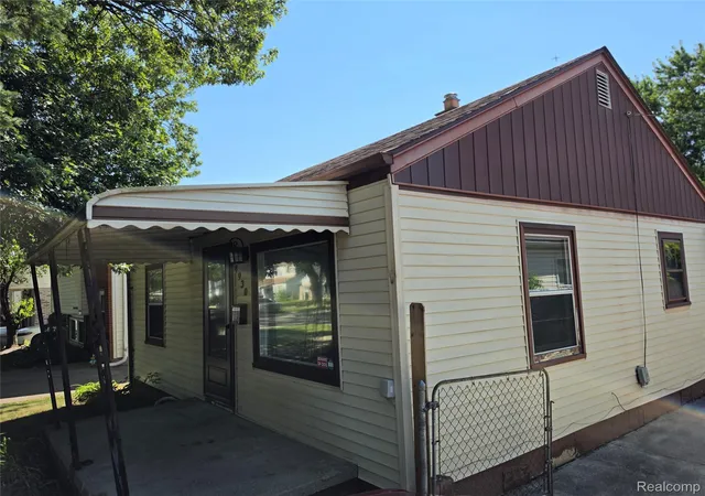 Photo 3 of Single family home for sale at 4930 Campbell St, Dearborn Heights, MI 48125 | MLS# 20261061225 | Listing updated on 2026-08-07