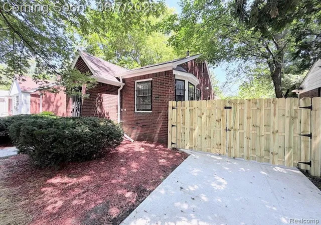 Photo 2 of Single family home for sale at 18418 Heyden St, Detroit, MI 48219 | MLS# 20261061231 | Listing updated on 2026-09-16