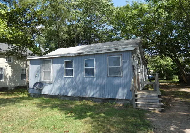 1st image of 1065 Superior St, Benton Harbor, MI 49022 | MLS# 69026040466