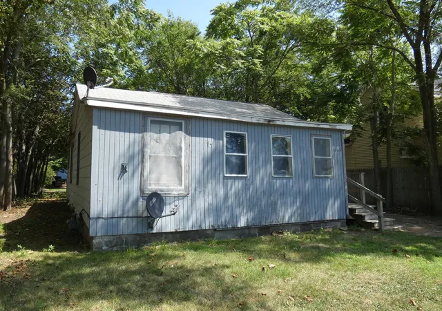 2nd image of 1065 Superior St, Benton Harbor, MI 49022 | MLS# 69026040466
