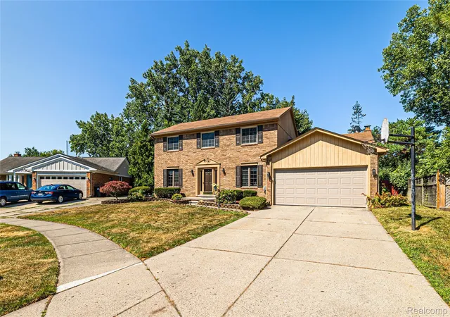 2nd image of 15569 Penn Dr, Livonia, MI 48154 | MLS# 20261061235