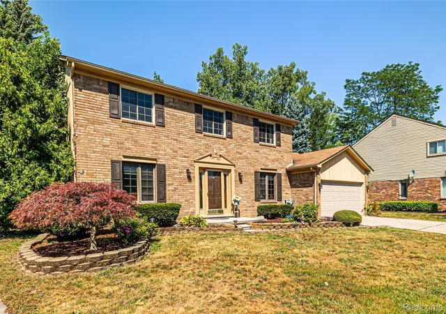 3rd image of 15569 Penn Dr, Livonia, MI 48154 | MLS# 20261061235