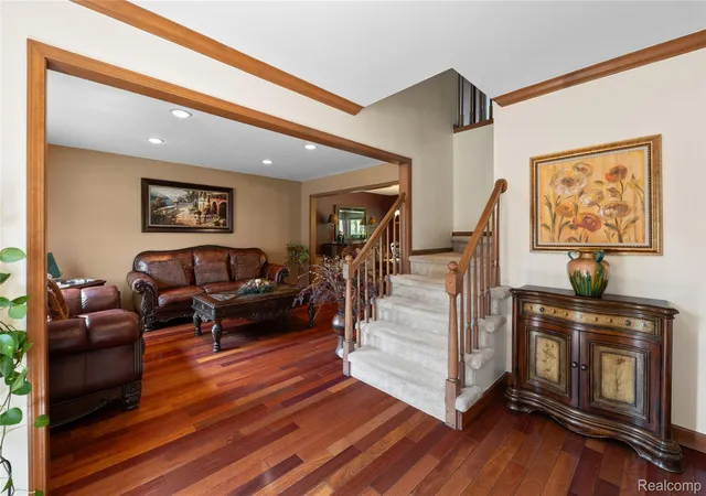5th image of 15569 Penn Dr, Livonia, MI 48154 | MLS# 20261061235