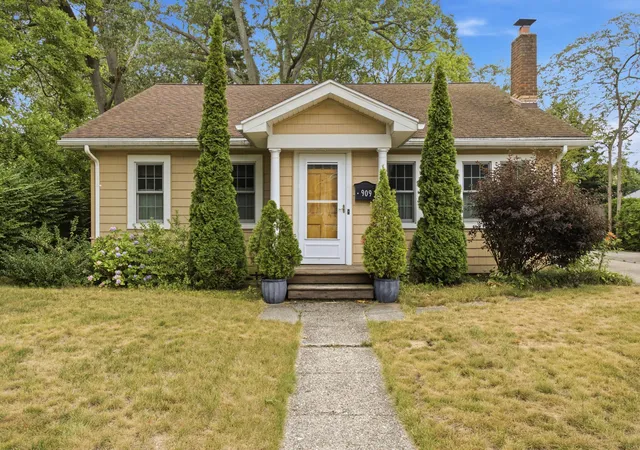 Photo 1 of Sale Pending at 909 Moulton Ave, Muskegon, MI 49445 | MLS# 71026040471 | Listing updated on 2026-09-11
