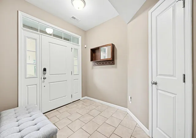 3rd image of 2733 S Spurway Dr, Ann Arbor, MI 48105 | MLS# 81026040476