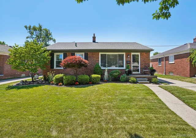 1st image of 618 E Bloomfield Ave, Royal Oak, MI 48073 | MLS# 20261061243