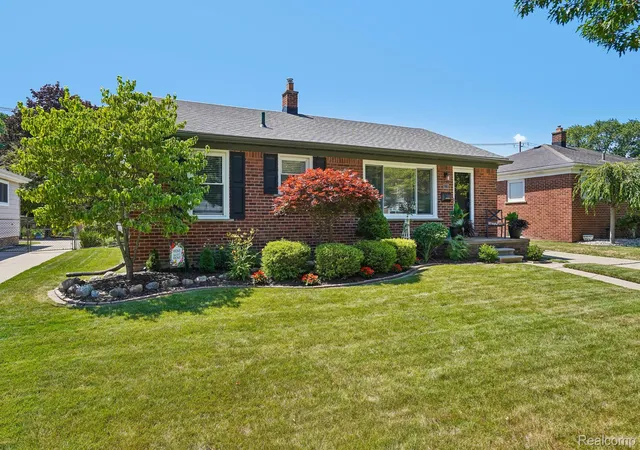 2nd image of 618 E Bloomfield Ave, Royal Oak, MI 48073 | MLS# 20261061243
