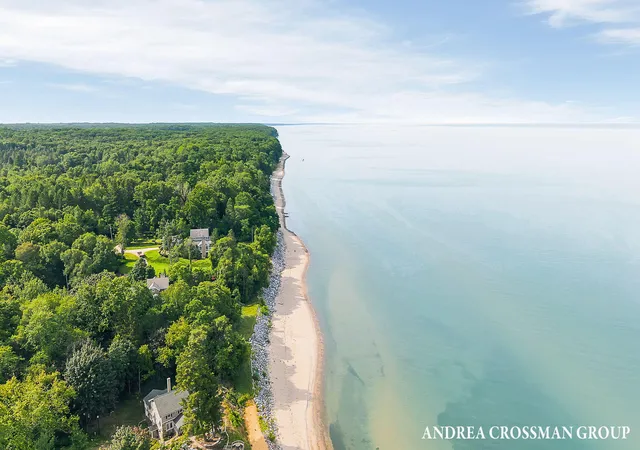 119th image of 2048 Lakeshore Dr, Fennville, MI 49408 | MLS# 71026040481