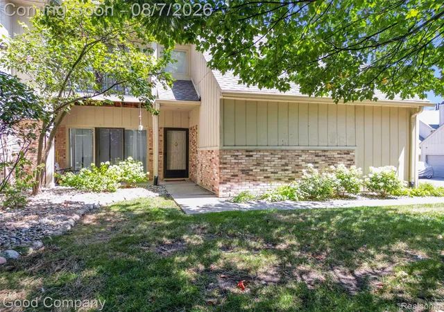 2nd image of 29367 Laurel Dr, Farmington Hills, MI 48331 | MLS# 20261061260