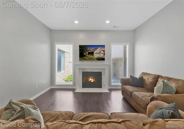 4th image of 29367 Laurel Dr, Farmington Hills, MI 48331 | MLS# 20261061260