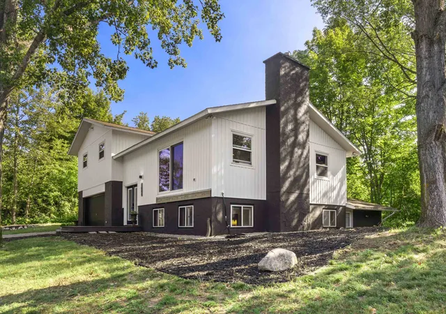 2nd image of 1044 Eden Hill Rd, Beulah, MI 49617 | MLS# 78080071917