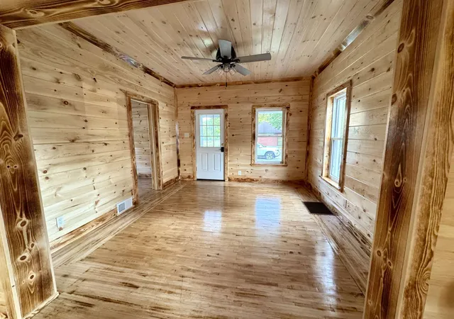 Photo 4 of Single family home for sale at 605 E Garfield St, Cadillac, MI 49601 | MLS# 78080071918 | Listing updated on 2026-09-23