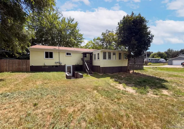 Photo 4 of Single family home for sale at 3211 24 Mile Rd, Shelby Township, MI 48316 | MLS# 20261061277 | Listing updated on 2026-10-21