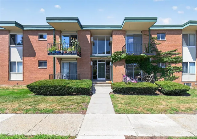 1st image of 1942 Axtell Dr #3, Troy, MI 48084 | MLS# 81026040487