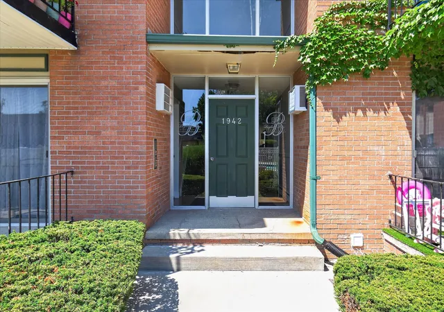 2nd image of 1942 Axtell Dr #3, Troy, MI 48084 | MLS# 81026040487