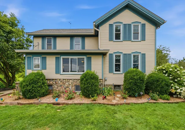Photo 2 of Single family home for sale at 7310 Steinbach Rd, Manchester, MI 48158 | MLS# 81026040491 | Listing updated on 2026-09-10
