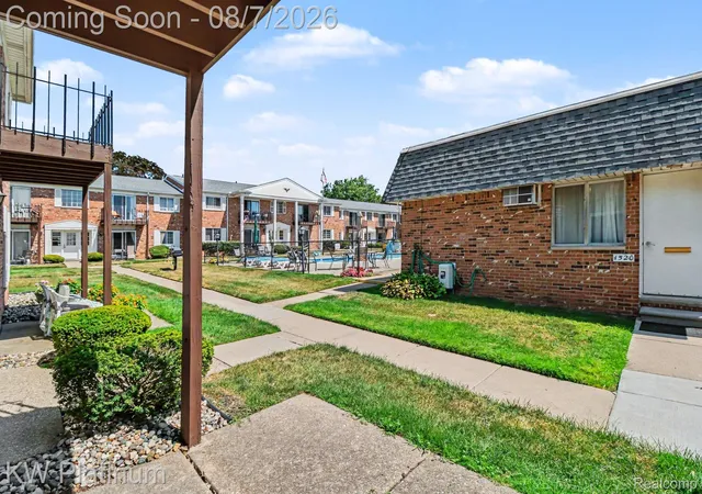 Photo 3 of Condo for sale at 1516 Normandy Rd, Royal Oak, MI 48073 | MLS# 20261061287 | Listing updated on 2026-08-28
