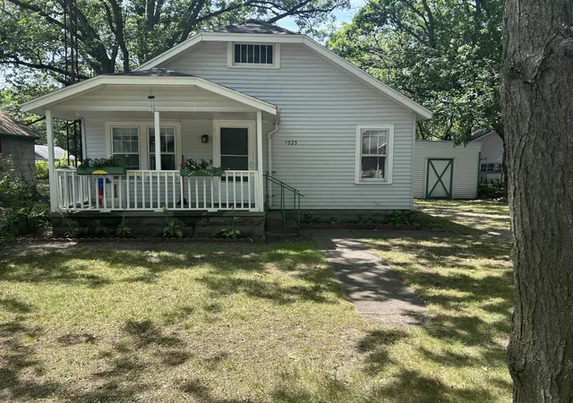 Photo 1 of Single family home for sale at 1925 Valley St, Muskegon, MI 49442 | MLS# 71026040493 | Listing updated on 2026-08-06