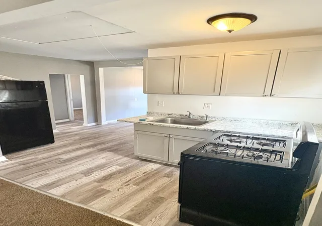 3rd image of 1321 Applewood Ave, Lincoln Park, MI 48146 | MLS# 81026040494