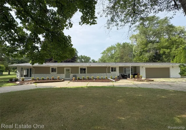 Photo 1 of Sale Pending at 532 Nichols Rd, Auburn Hills, MI 48326 | MLS# 20261061296 | Listing updated on 2026-08-28