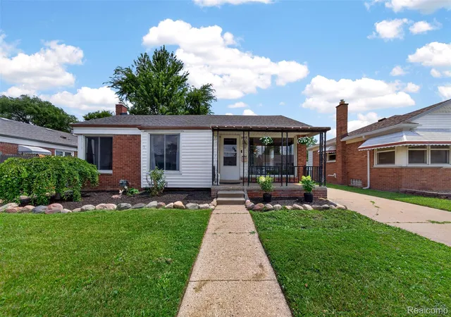 Photo 1 of Single family home for sale at 28202 Hollywood St, Roseville, MI 48066 | MLS# 20261061298 | Listing updated on 2026-09-08