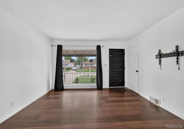 Photo 4 of Single family home for sale at 28202 Hollywood St, Roseville, MI 48066 | MLS# 20261061298 | Listing updated on 2026-09-08
